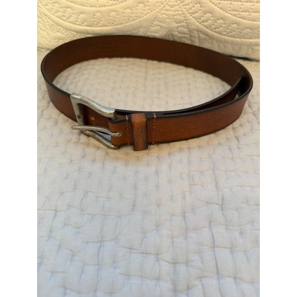 Stone Mountain Mens Cognac Brown Genuine Leather Belt Size 30-32 S Distressed